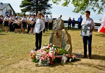 Por. pilot Janina Lewandowska upamiętniona przy kościółku na Juście